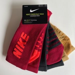 SOLDNike Everyday Max Crew Style Sock M8-12 W10-13